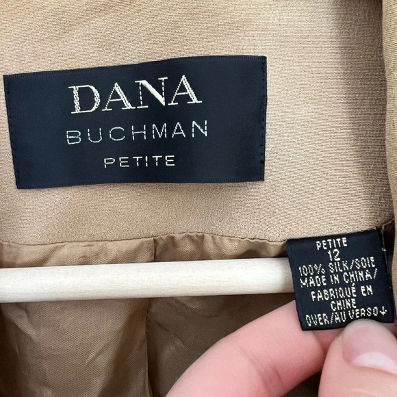 Dana Buchman • Tan Silk Blazer - Picture 3 of 7